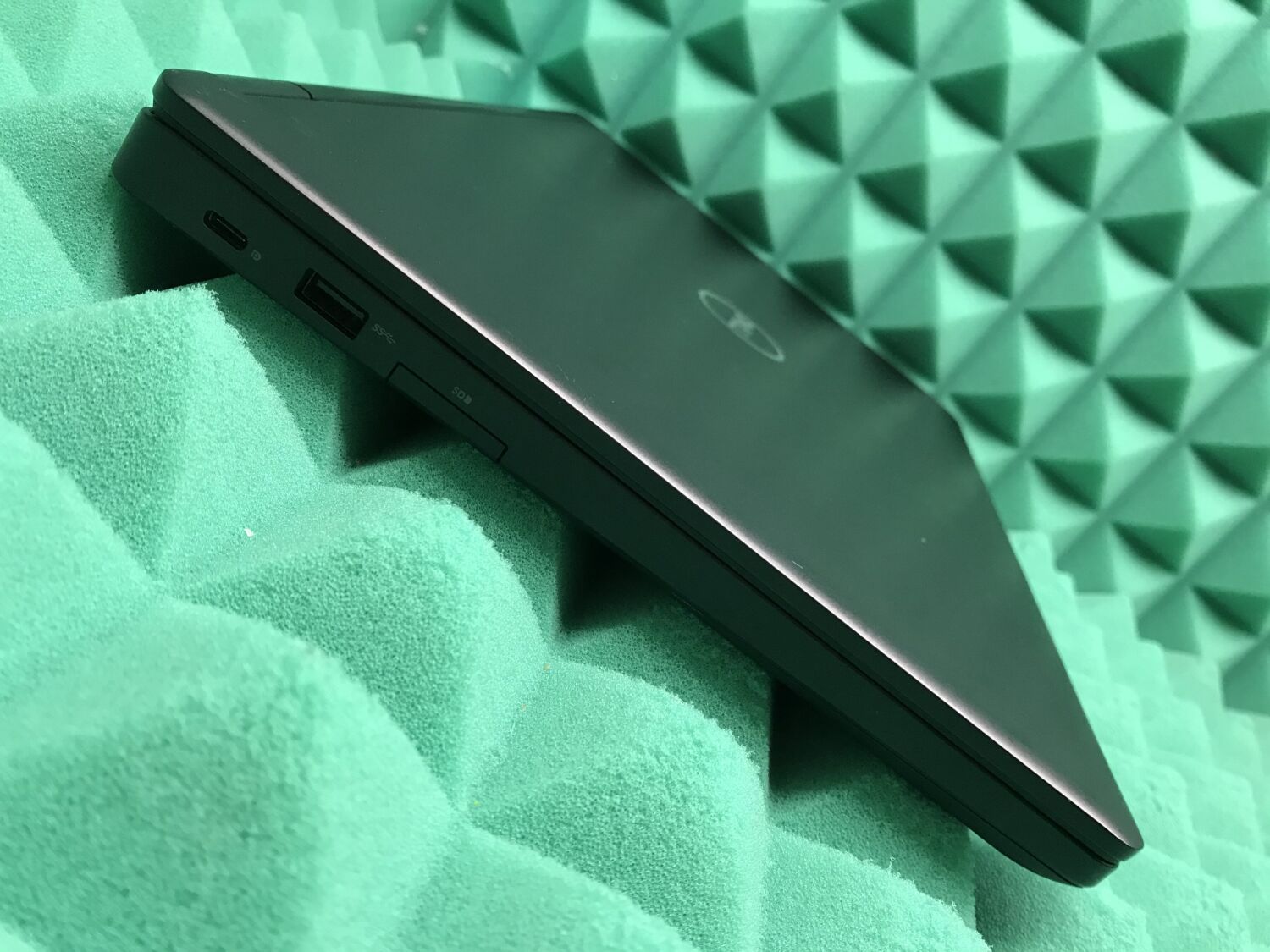 Ноутбук Dell Latitude 5490 / 14" (1920x1080) IPS / Intel Core i5-8250U (4 (8) ядра по 1.6 - 3.4 GHz) / 8 GB DDR4 / 256 GB SSD / Intel UHD Graphics 620 / WebCam / USB 3.1 / HDMI / Windows 10 ліцензія - Зображення 7