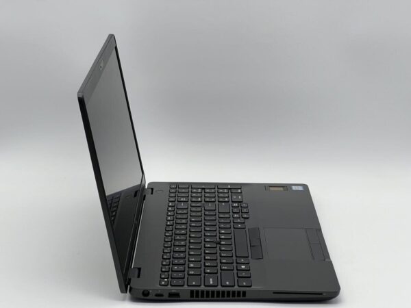 Ноутбук Dell Latitude 5501 / 15.6" (1920x1080) IPS Touch / Intel Core i5-9400H (4 (8) ядра по 2.5 - 4.3 GHz) / 16 GB DDR4 / 250 GB SSD / Intel UHD Graphics 630 / WebCam - Зображення 3