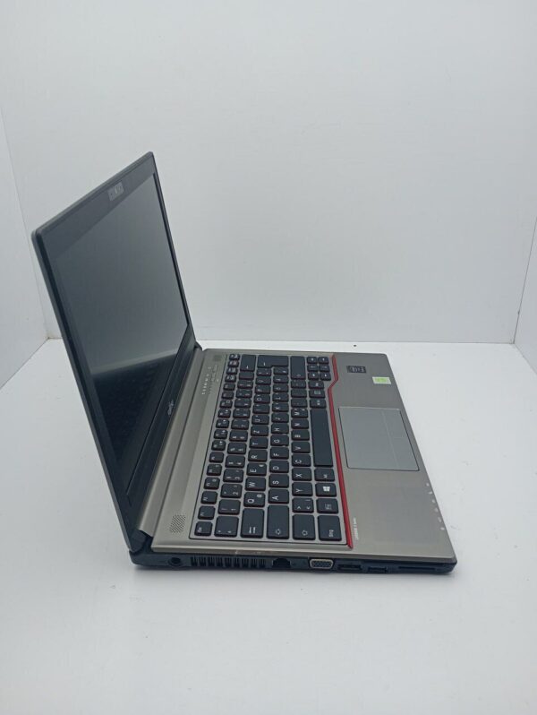 Ноутбук Dell Latitude 7520 / 15.6" (1920x1080) TN / Intel Core i5-3230M (2 (4) ядра по 2.6 - 3.2 GHz) / 8 GB DDR3 / 750 GB HDD / Intel HD Graphics 4000 / WebCam - Зображення 3