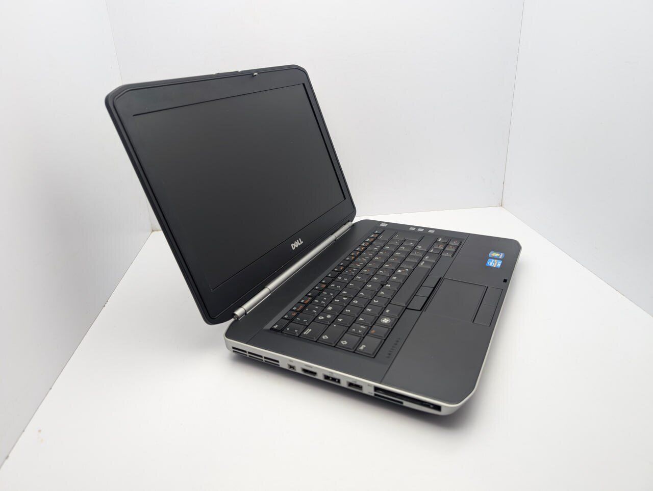 Ноутбук Dell Latitude E5420 / 15.6" (1366x768) TN / Intel Core i5-2520M (2 (4) ядра по 2.5 - 3.2 GHz) / 6 GB DDR3 / 250 GB HDD / Intel HD Graphics 3000 / WebCam - Зображення 3