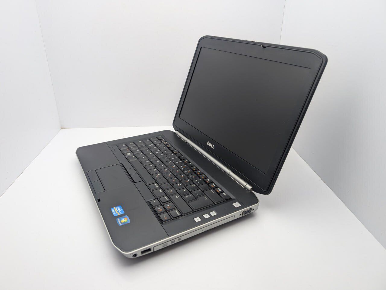 Ноутбук Dell Latitude E5420 / 15.6" (1366x768) TN / Intel Core i5-2520M (2 (4) ядра по 2.5 - 3.2 GHz) / 6 GB DDR3 / 250 GB HDD / Intel HD Graphics 3000 / WebCam - Зображення 4