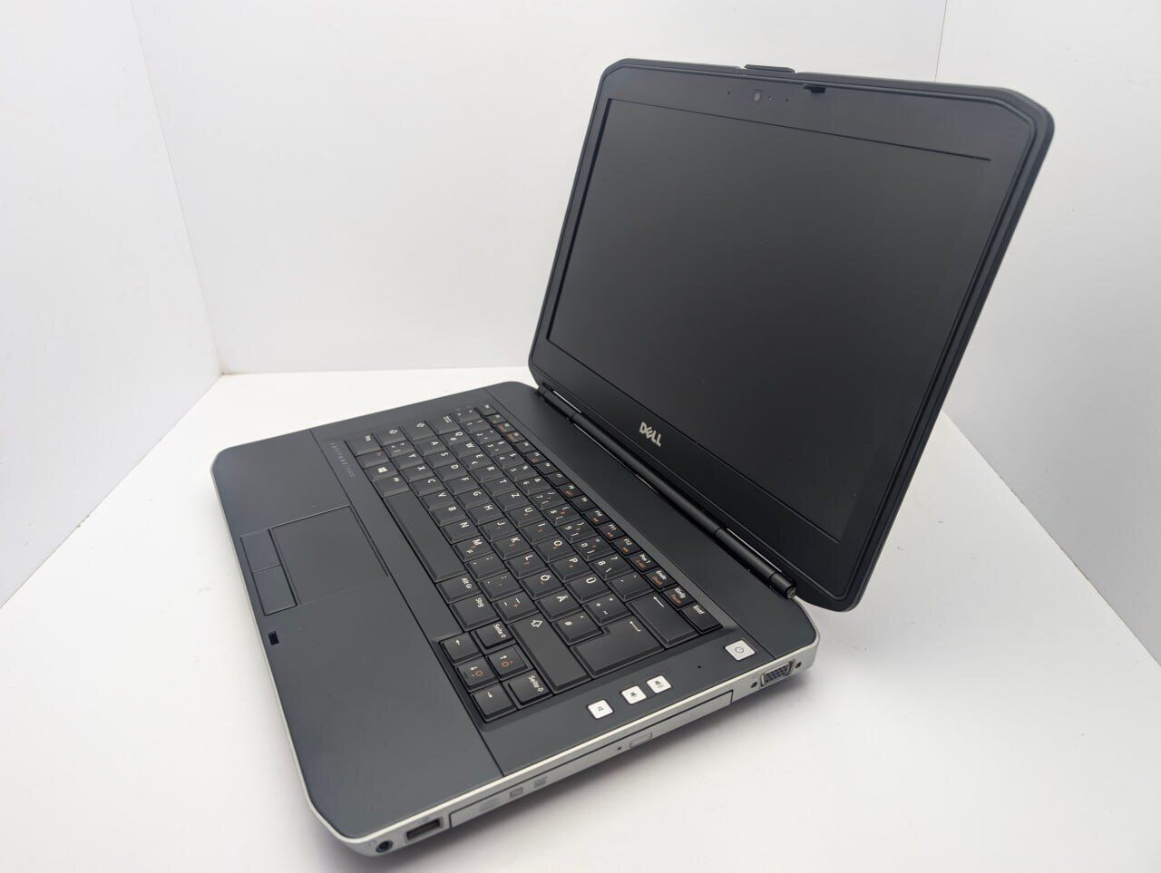 Ноутбук Dell Latitude E5430 / 14" (1600x900) TN / Intel Core i3-3130M (2 (4) ядра по 2.6 GHz) / 6 GB DDR3 / 500 GB HDD / Intel HD Graphics 4000 / WebCam - Зображення 4