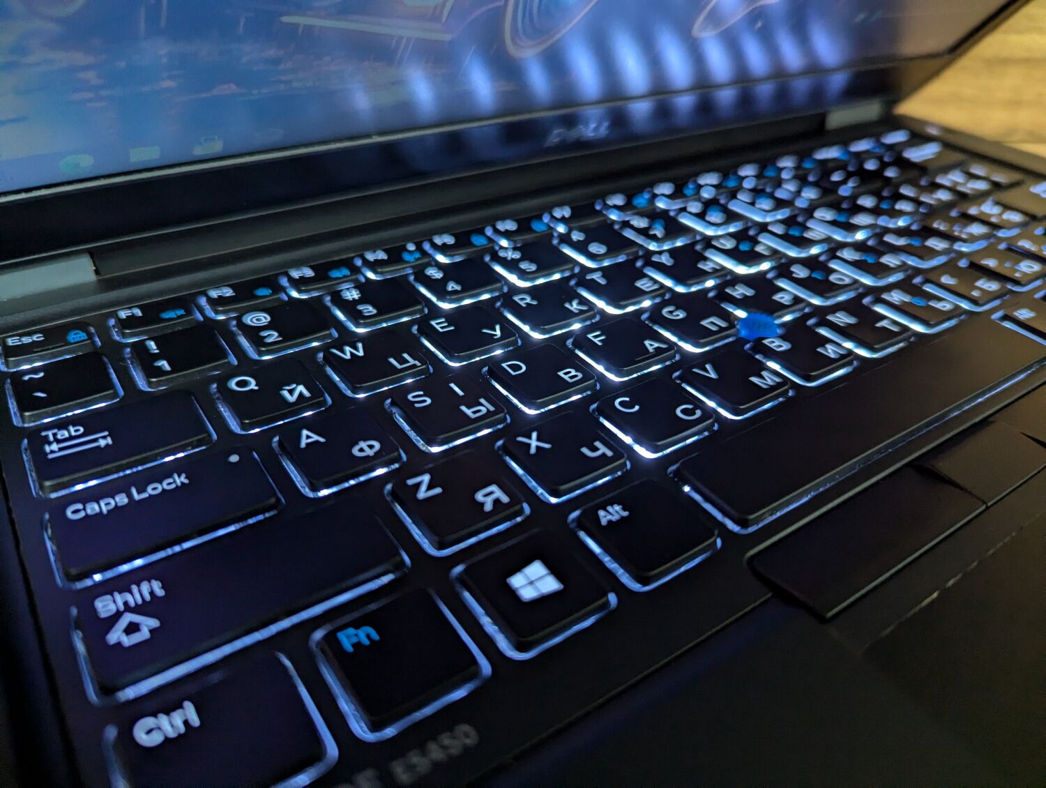 Ноутбук Dell Latitude E5450 / 14" (1366x768) TN / Intel Core i5-5300U (2 (4) ядра по 2.3 - 2.9 GHz) / 8 GB DDR3 / 240 GB SSD / Intel HD Graphics 5500 / WebCam / Windows 10 - Зображення 6