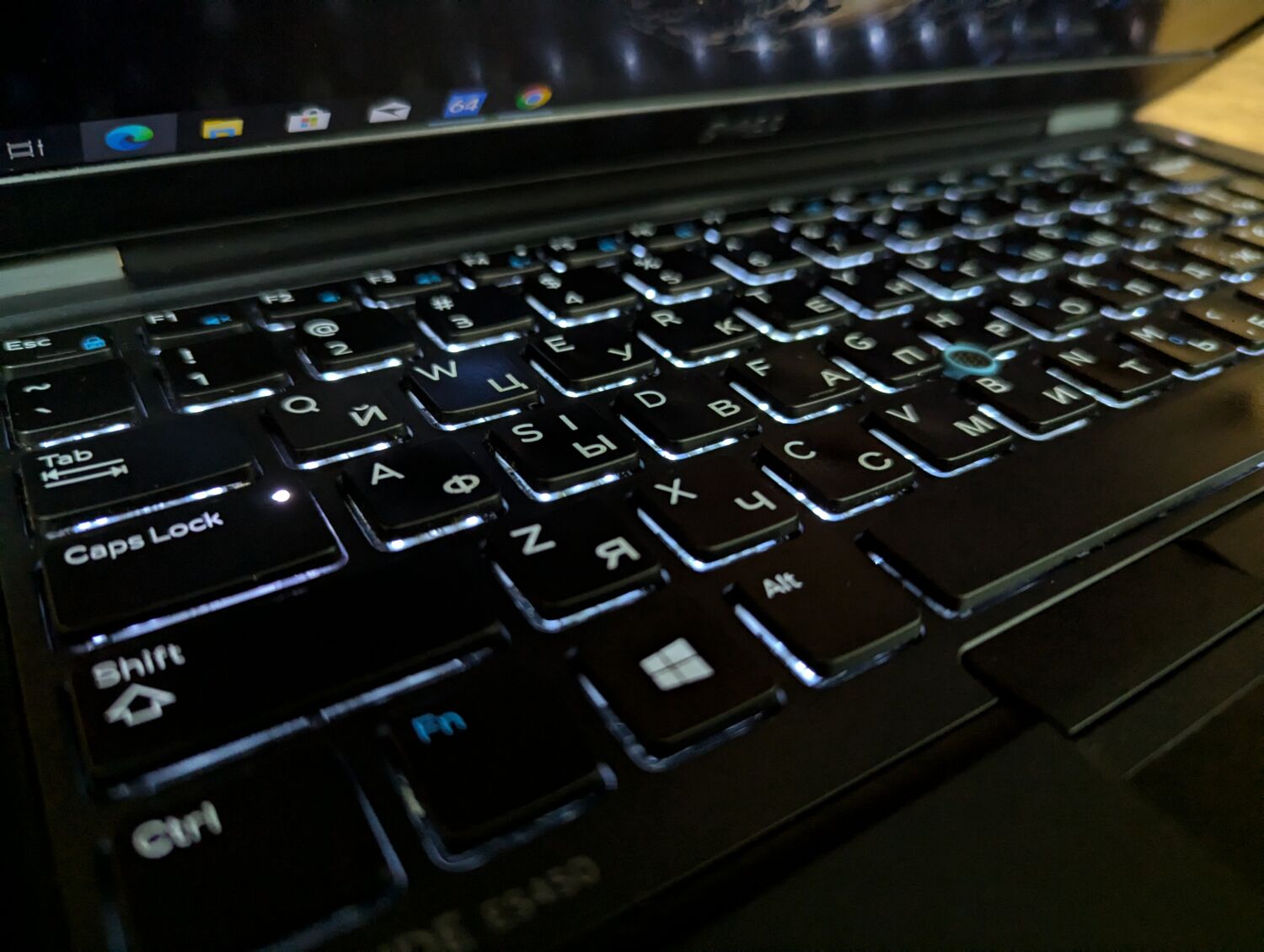 Ноутбук Dell Latitude E5450 / 14" (1920x1080) IPS / Intel Core i5-5300U (2 (4) ядра по 2.3 - 2.9 GHz) / 8 GB DDR3 / 256 GB SSD / nVidia GeForce 830M, 2 GB DDR3, 64-bit / WebCam / Fingerprint / Windows 10 - Зображення 6