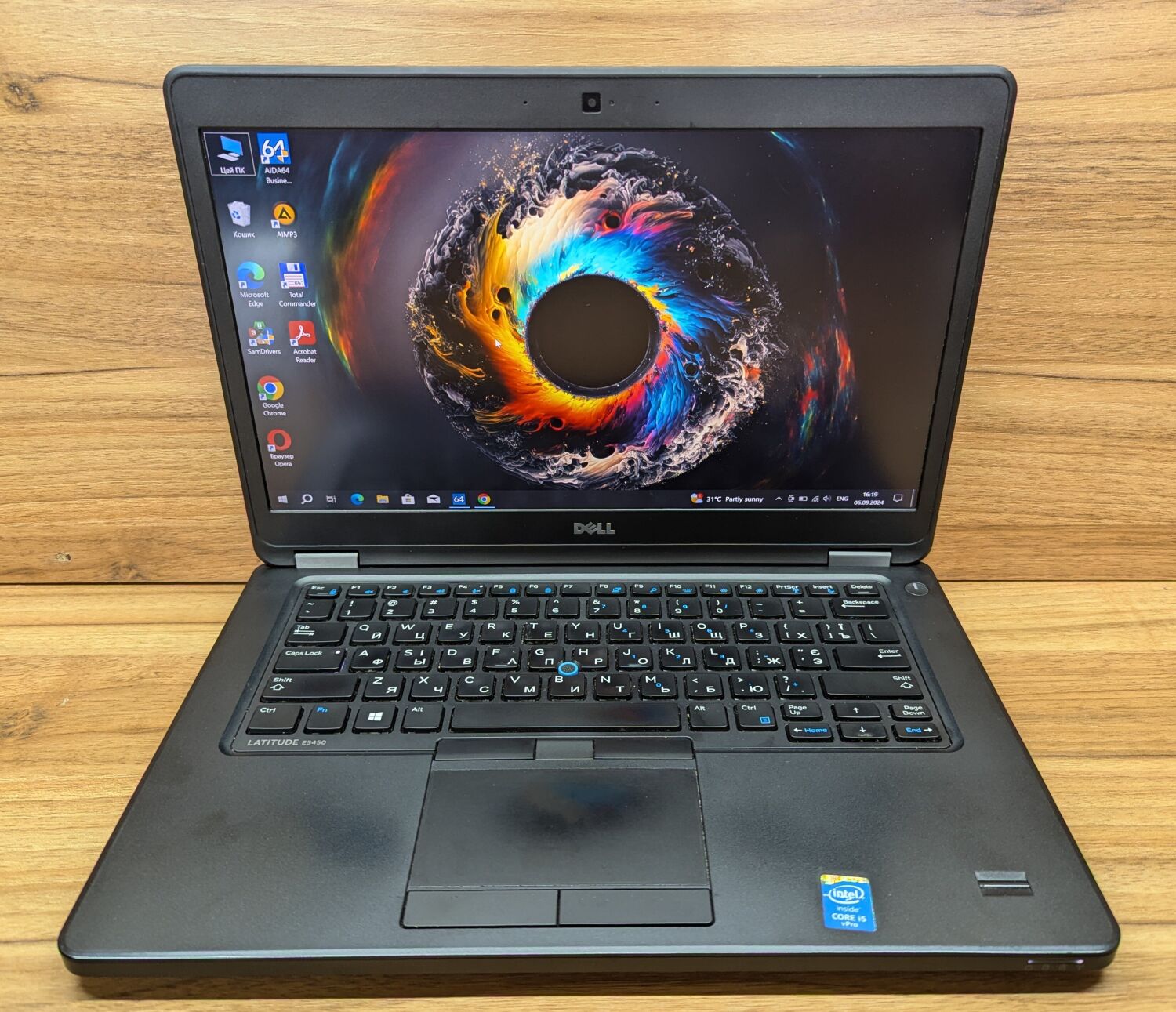 Ноутбук Dell Latitude E5450 / 14" (1920x1080) IPS / Intel Core i5-5300U (2 (4) ядра по 2.3 - 2.9 GHz) / 8 GB DDR3 / 256 GB SSD / nVidia GeForce 830M, 2 GB DDR3, 64-bit / WebCam / Fingerprint / Windows 10 - Зображення 2