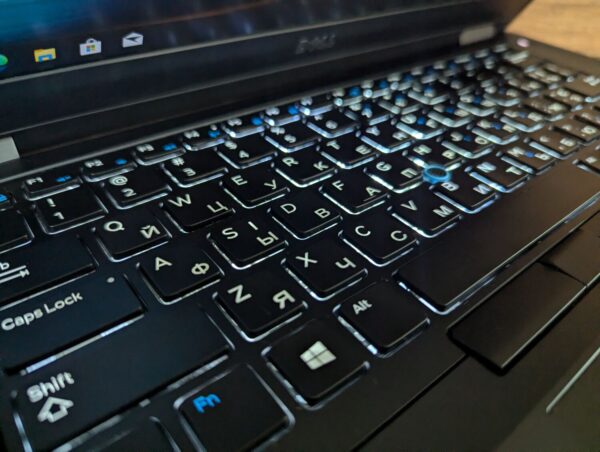 Ноутбук Dell Latitude E5470 / 14" (1366x768) TN / Intel Core i5-6300U (2 (4) ядра по 2.4 - 3.0 GHz) / 8 GB DDR4 / 256 GB SSD / Intel HD Graphics 520 / WebCam / HDMI / Windows 10 - Зображення 6