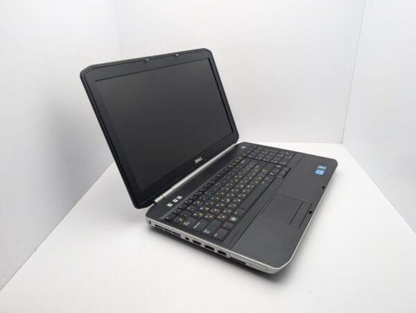 Ноутбук Dell Latitude E5520 / 15.6" (1366x768) TN / Intel Core i5-2520M (2 (4) ядра по 2.5 - 3.2 GHz) / 6 GB DDR3 / 240 GB SSD / Intel HD Graphics 3000 / WebCam - Зображення 3
