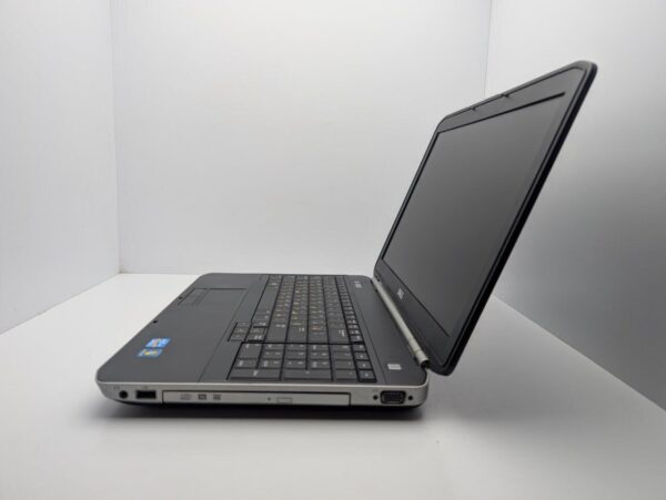 Ноутбук Dell Latitude E5520 / 15.6" (1366x768) TN / Intel Core i5-2520M (2 (4) ядра по 2.5 - 3.2 GHz) / 6 GB DDR3 / 240 GB SSD / Intel HD Graphics 3000 / WebCam - Зображення 6