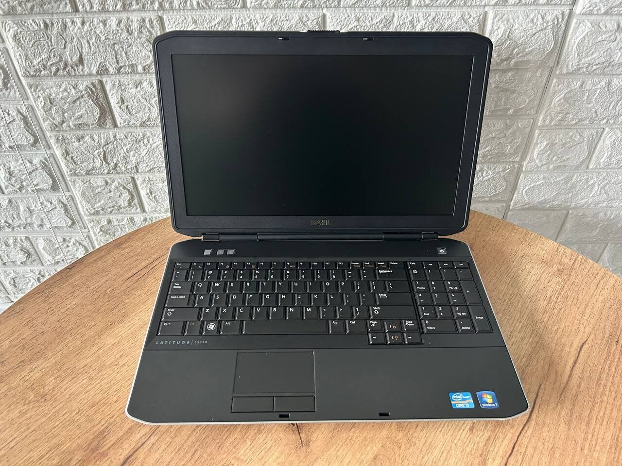 Ноутбук Dell Latitude E5530 / 15.6" (1366x768) TN / Intel Core i5-3210M (2 (4) ядра по 2.5 - 3.1 GHz) / 4 GB DDR3 / 120 GB SSD / Intel HD Graphics 4000 / VGA - Зображення 6