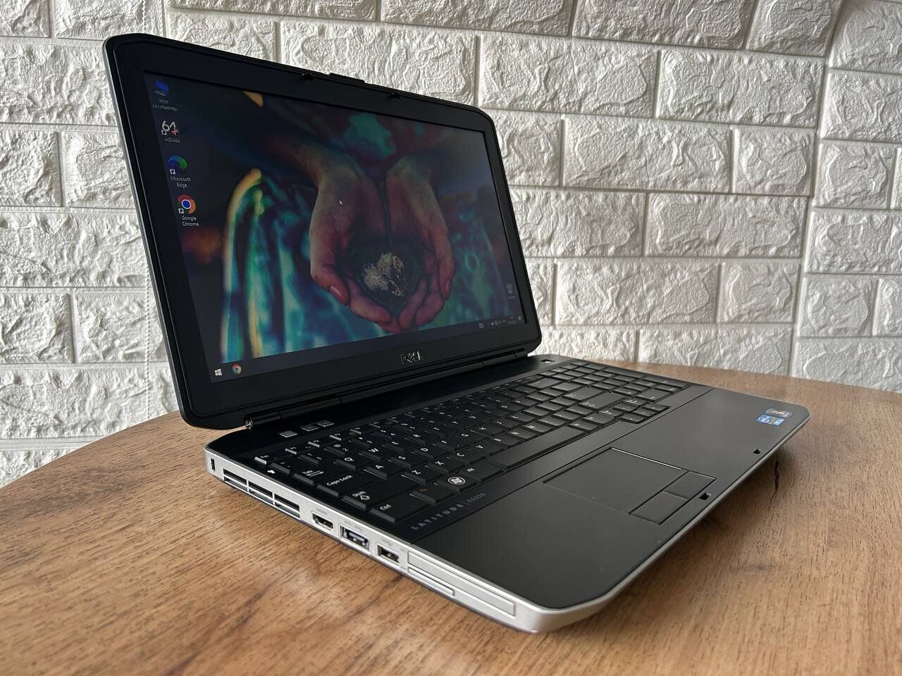 Ноутбук Dell Latitude E5530 / 15.6" (1366x768) TN / Intel Core i5-3210M (2 (4) ядра по 2.5 - 3.1 GHz) / 4 GB DDR3 / 120 GB SSD / Intel HD Graphics 4000 / VGA - Зображення 4