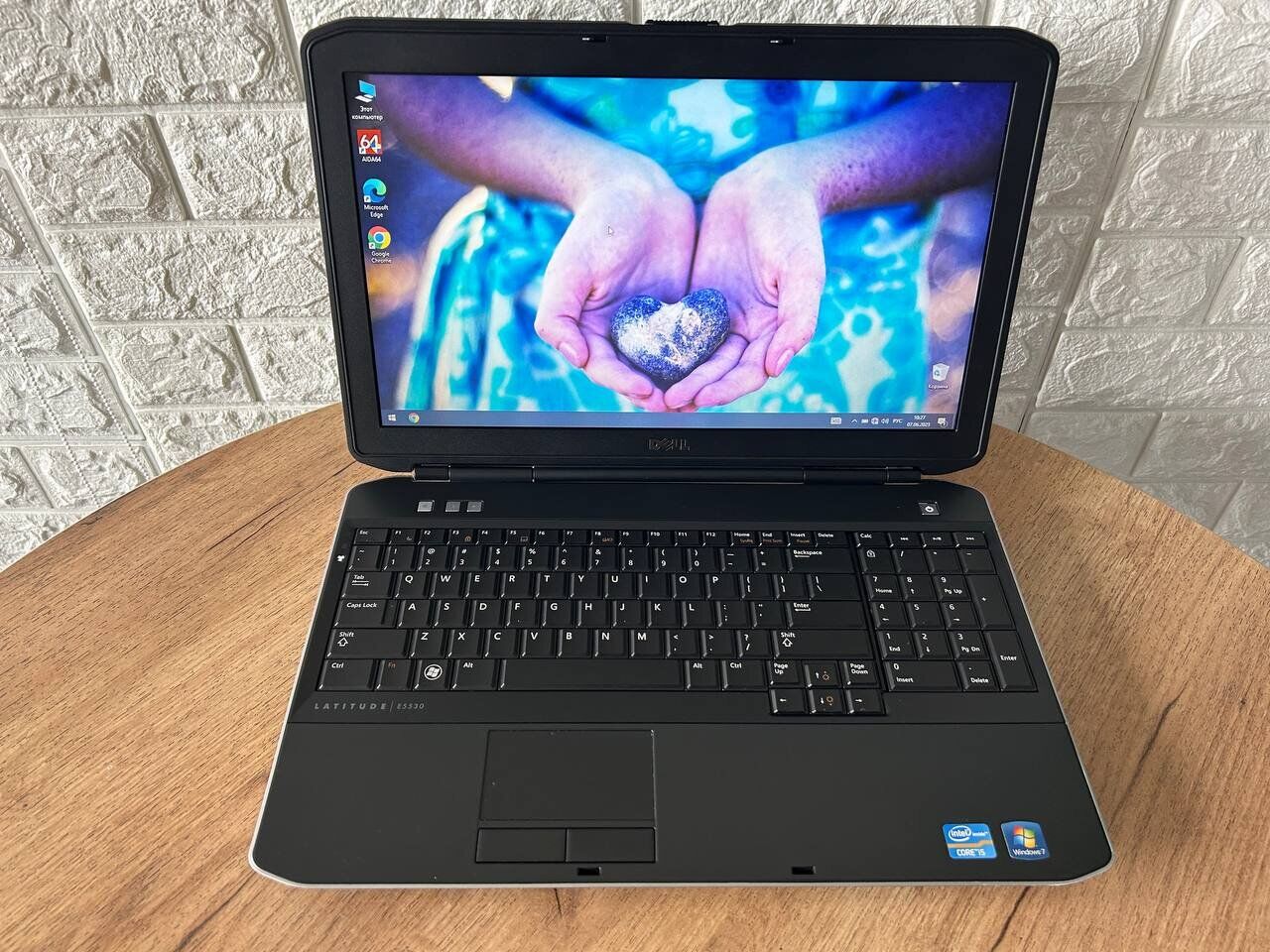 Ноутбук Dell Latitude E5530 / 15.6" (1366x768) TN / Intel Core i5-3210M (2 (4) ядра по 2.5 - 3.1 GHz) / 4 GB DDR3 / 120 GB SSD / Intel HD Graphics 4000 / VGA - Зображення 2