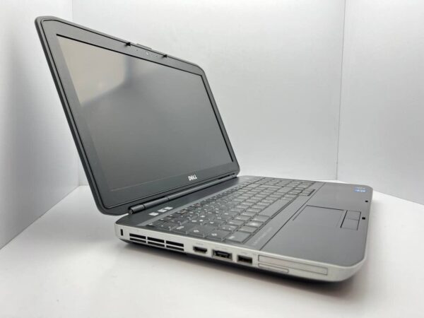 Ноутбук Dell Latitude E5530 / 15.6" (1920x1080) IPS / Intel Core i3-2350M (2 (4) ядра по 2.3 GHz) / 6 GB DDR3 / 640 GB HDD / Intel HD Graphics 3000 / WebCam / АКБ не тримає - Зображення 3