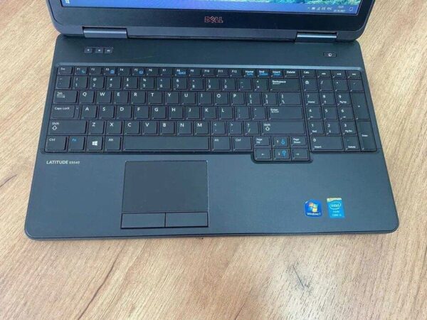 Ноутбук Dell Latitude E5540 / 15.6" (1366x768) TN / Intel Core i3-4010U (2 (4) ядра по 1.7 GHz) / 4 GB DDR3 / 256 GB SSD / Intel HD Graphics 4400 / DVD-ROM / VGA - Зображення 3