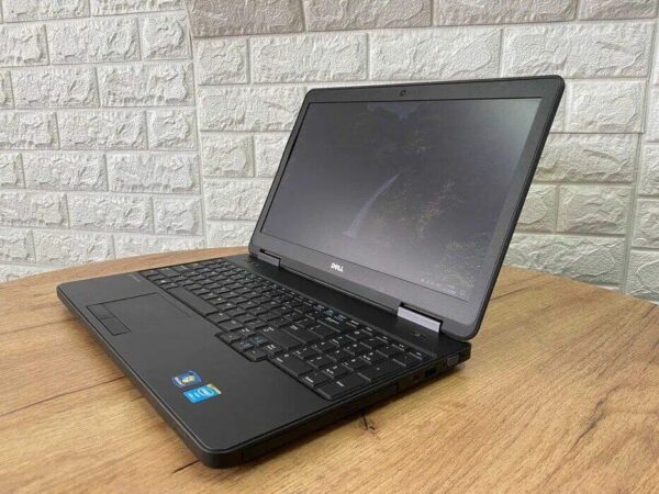 Ноутбук Dell Latitude E5540 / 15.6" (1366x768) TN / Intel Core i3-4010U (2 (4) ядра по 1.7 GHz) / 4 GB DDR3 / 256 GB SSD / Intel HD Graphics 4400 / DVD-ROM / VGA - Зображення 5
