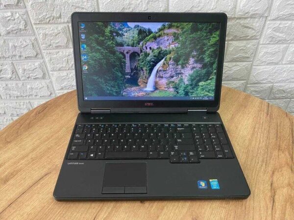 Ноутбук Dell Latitude E5540 / 15.6" (1366x768) TN / Intel Core i3-4010U (2 (4) ядра по 1.7 GHz) / 4 GB DDR3 / 256 GB SSD / Intel HD Graphics 4400 / DVD-ROM / VGA - Зображення 2