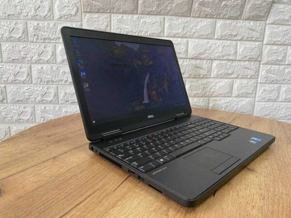 Ноутбук Dell Latitude E5540 / 15.6" (1366x768) TN / Intel Core i3-4010U (2 (4) ядра по 1.7 GHz) / 4 GB DDR3 / 256 GB SSD / Intel HD Graphics 4400 / DVD-ROM / VGA - Зображення 4