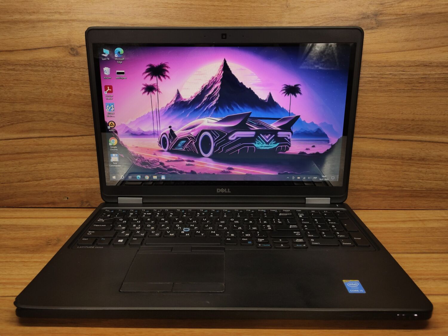 Ноутбук Б-клас Dell Latitude E5550 / 15.6" (1366x768) TN Touch / Intel Core i5-5300U (2 (4) ядра по 2.3 - 2.9 GHz) / 8 GB DDR3 / 256 GB SSD / Intel HD Graphics 5500 / WebCam / Windows 10 - Зображення 2