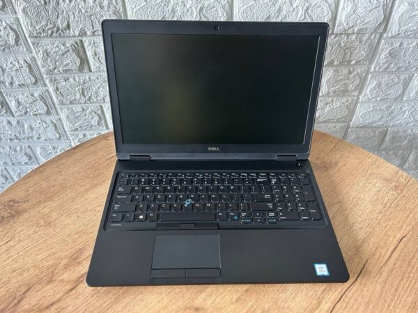 Ноутбук Dell Latitude E5580 / 15.6" (1920x1080) IPS / Intel Core i5-6300U (2 (4) ядра по 2.4 - 3.0 GHz) / 8 GB DDR4 / 256 GB SSD / Intel HD Graphics 620 / WebCam / HDMI - Зображення 3