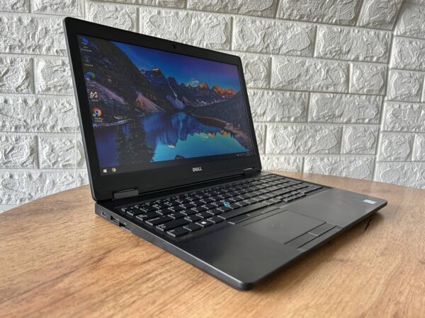 Ноутбук Dell Latitude E5580 / 15.6" (1920x1080) IPS / Intel Core i5-6300U (2 (4) ядра по 2.4 - 3.0 GHz) / 8 GB DDR4 / 256 GB SSD / Intel HD Graphics 620 / WebCam / HDMI - Зображення 5