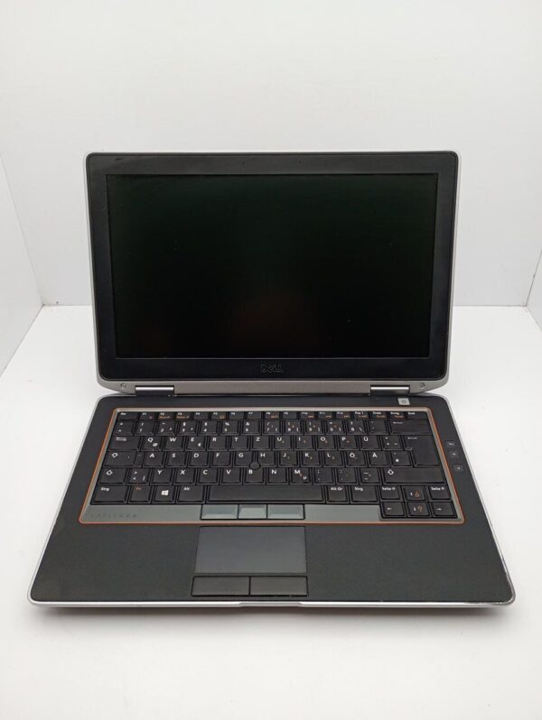 Ноутбук Dell Latitude E6320 / 13.3" (1366x768) TN / Intel Core i5-2520M (2 (4) ядра по 2.5 - 3.2 GHz) / 6 GB DDR3 / 500 GB HDD / Intel HD Graphics 3000 / WebCam - Зображення 2
