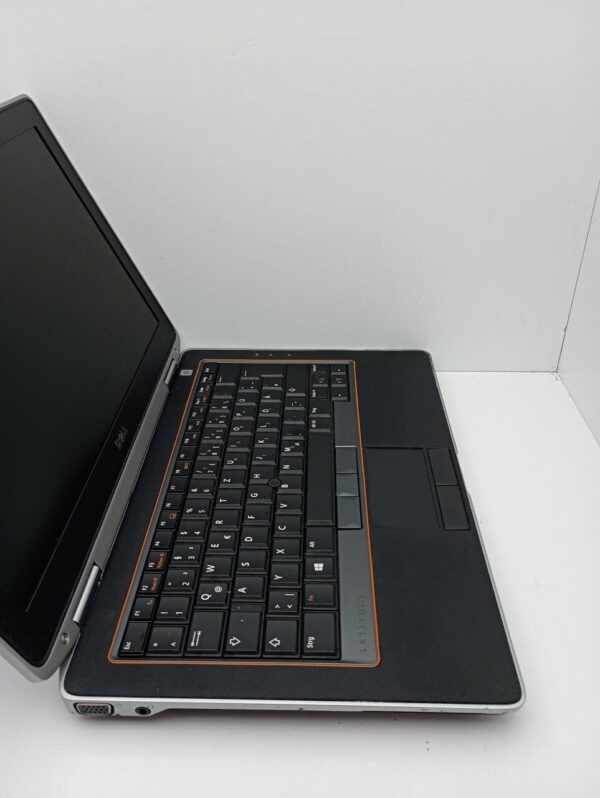 Ноутбук Dell Latitude E6320 / 13.3" (1366x768) TN / Intel Core i5-2520M (2 (4) ядра по 2.5 - 3.2 GHz) / 6 GB DDR3 / 500 GB HDD / Intel HD Graphics 3000 / WebCam - Зображення 5