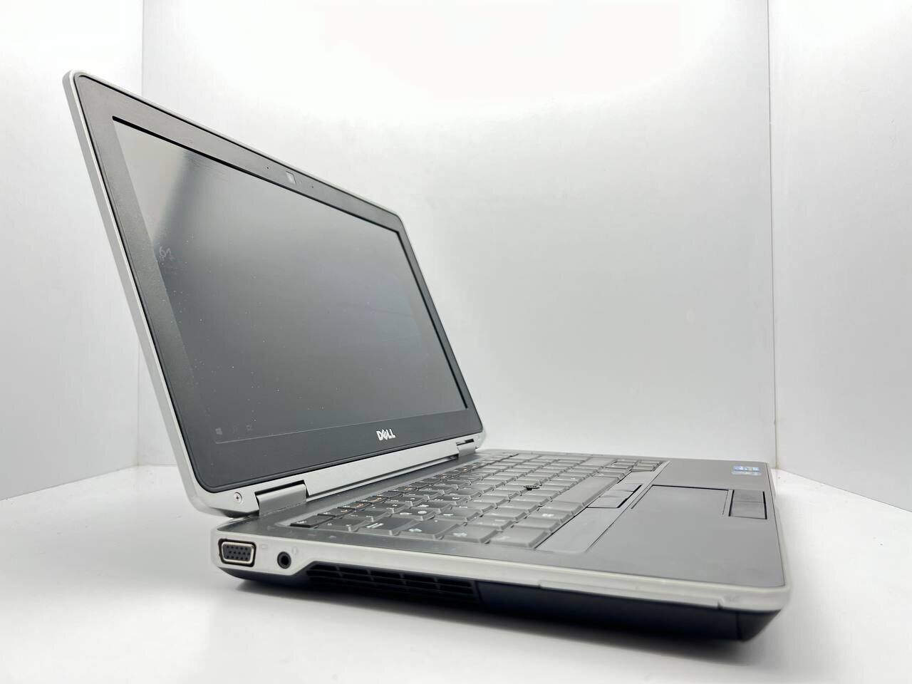 Ноутбук Dell Latitude E6330 / 13.3" (1366x768) TN / Intel Core i5-3380M (2 (4) ядра по 2.9 - 3.6 GHz) / 4 GB DDR3 / 240 GB SSD / Intel HD Graphics 4000 - Зображення 4