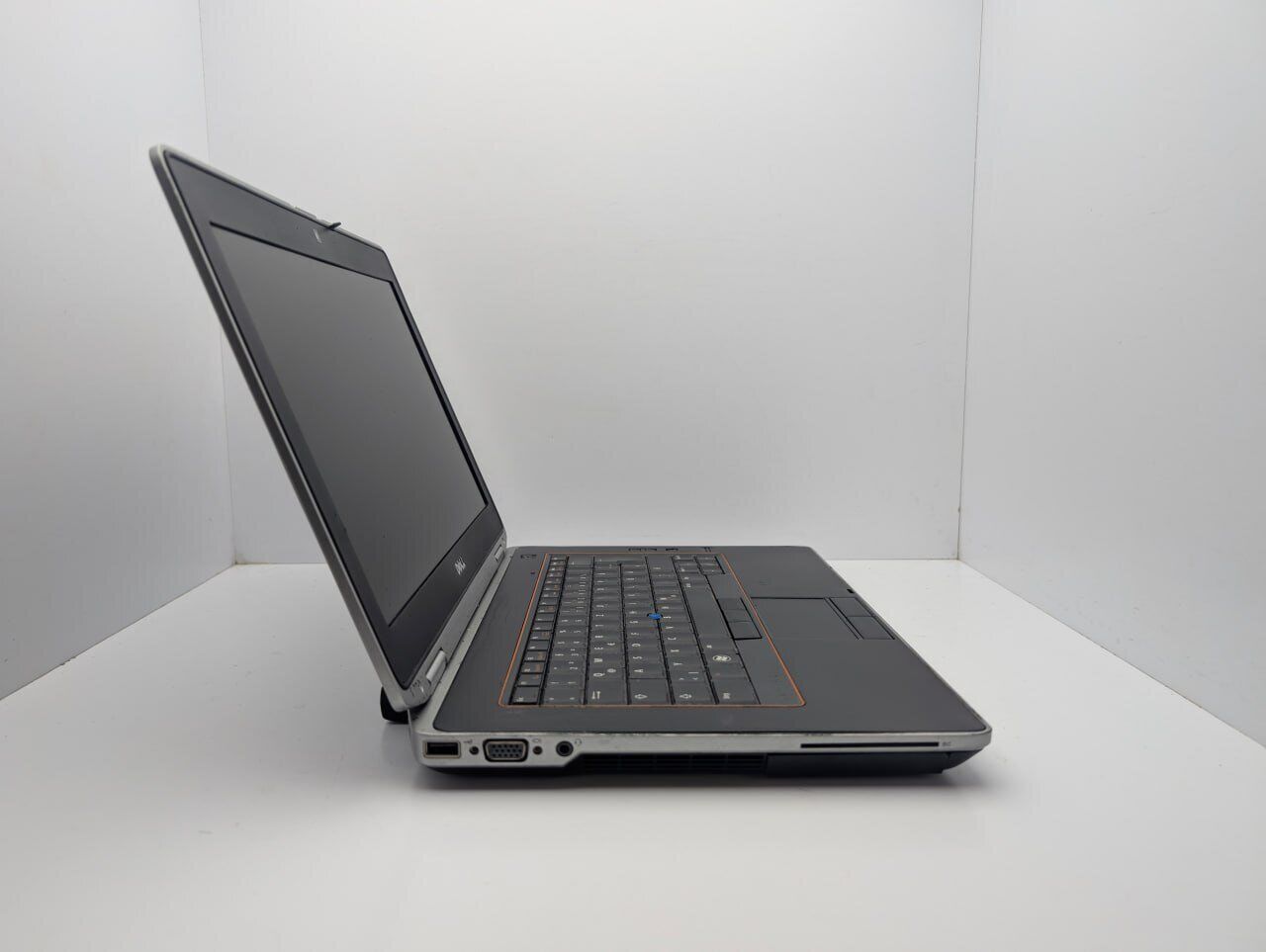 Ноутбук Dell Latitude E6420 / 14" (1600x900) TN / Intel Core i5-2540M (2 (4) ядра по 2.6 - 3.3 GHz) / 6 GB DDR3 / 250 GB HDD / Intel HD Graphics 3000 / WebCam - Зображення 5