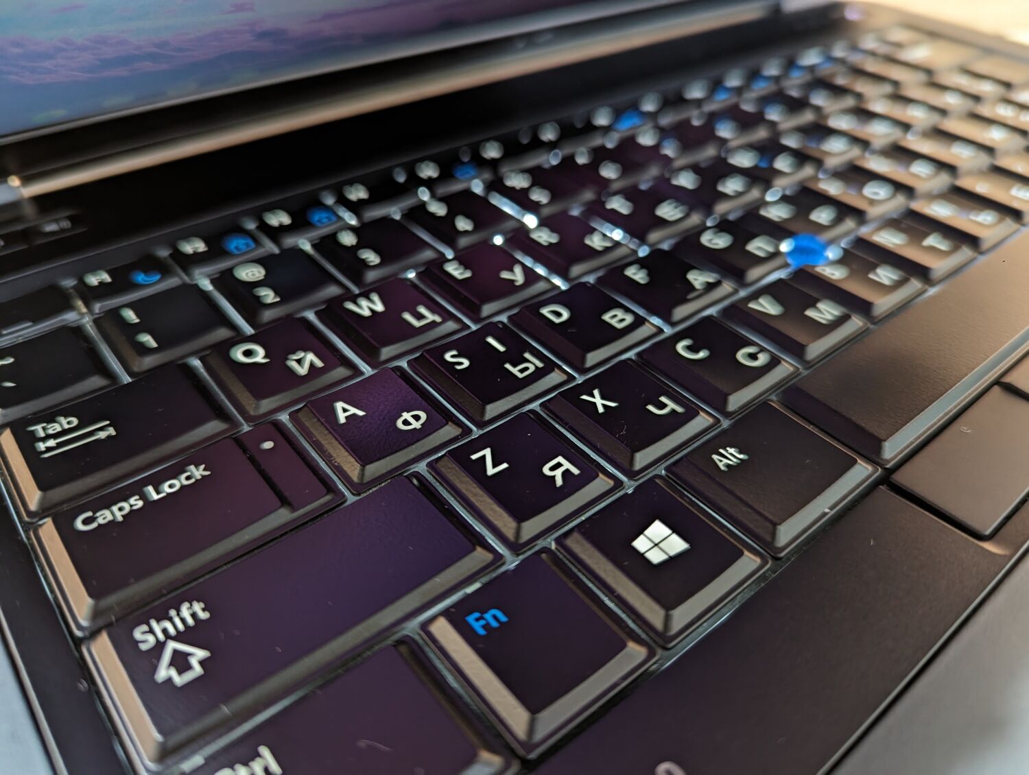 Ноутбук Dell Latitude E6440 / 14" (1366x768) TN / Intel Core i5-4310M (2 (4) ядра по 2.7 - 3.4 GHz) / 8 GB DDR3 / 256 GB SSD / Intel HD Graphics 4600 / WebCam / Windows 10 - Зображення 6