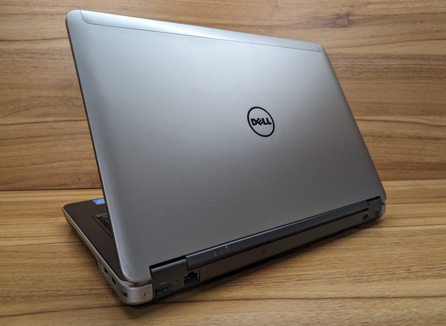 Ноутбук Dell Latitude E6440 / 14" (1600x900) TN / Intel Core i5-4300M (2 (4) ядра по 2.6 - 3.3 GHz) / 8 GB DDR3 / 240 GB SSD / Intel HD Graphic 4600 / WebCam / Windows 10 - Зображення 7