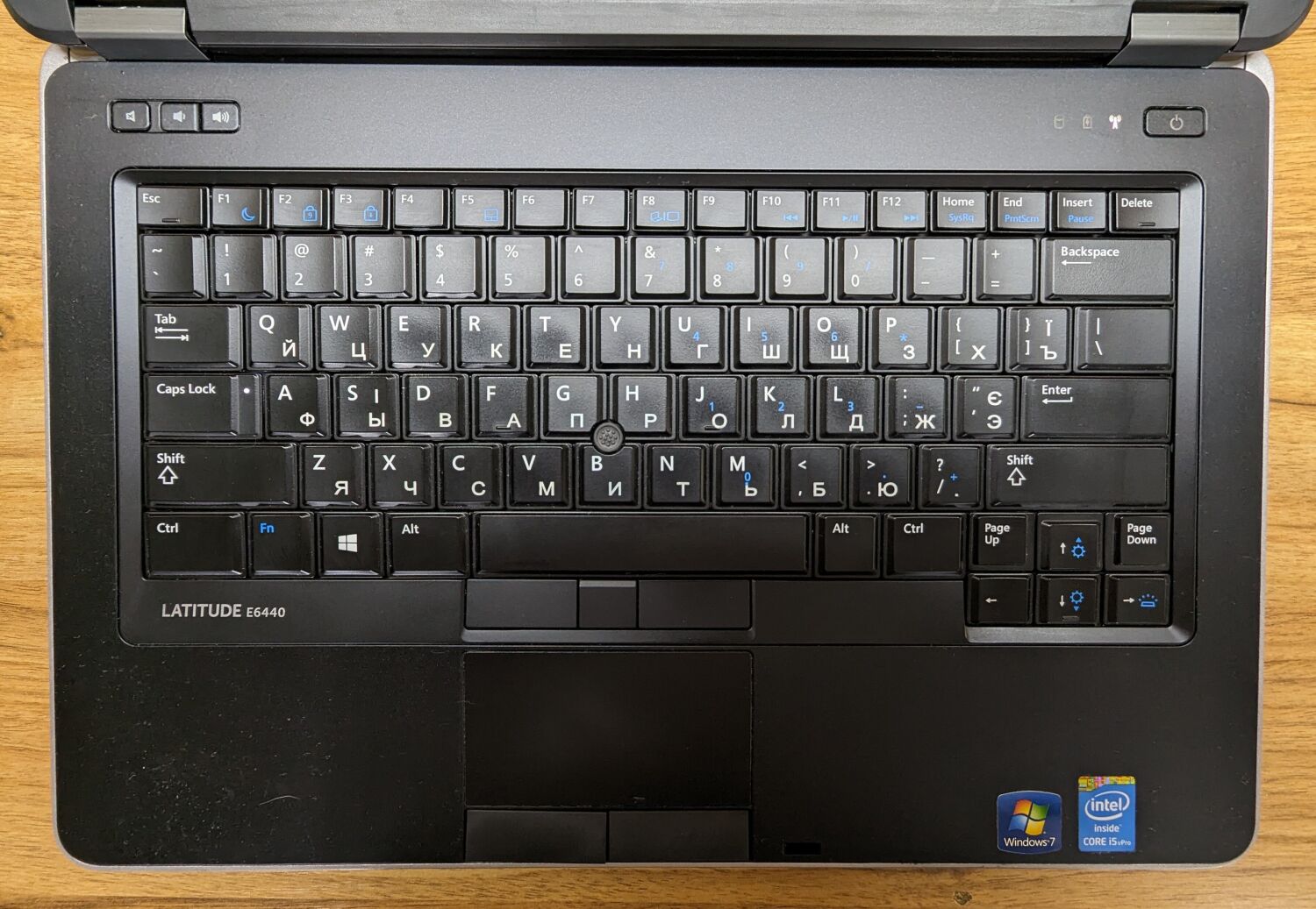 Ноутбук Dell Latitude E6440 / 14" (1600x900) TN / Intel Core i5-4300M (2 (4) ядра по 2.6 - 3.3 GHz) / 8 GB DDR3 / 240 GB SSD / Intel HD Graphic 4600 / WebCam / Windows 10 - Зображення 3