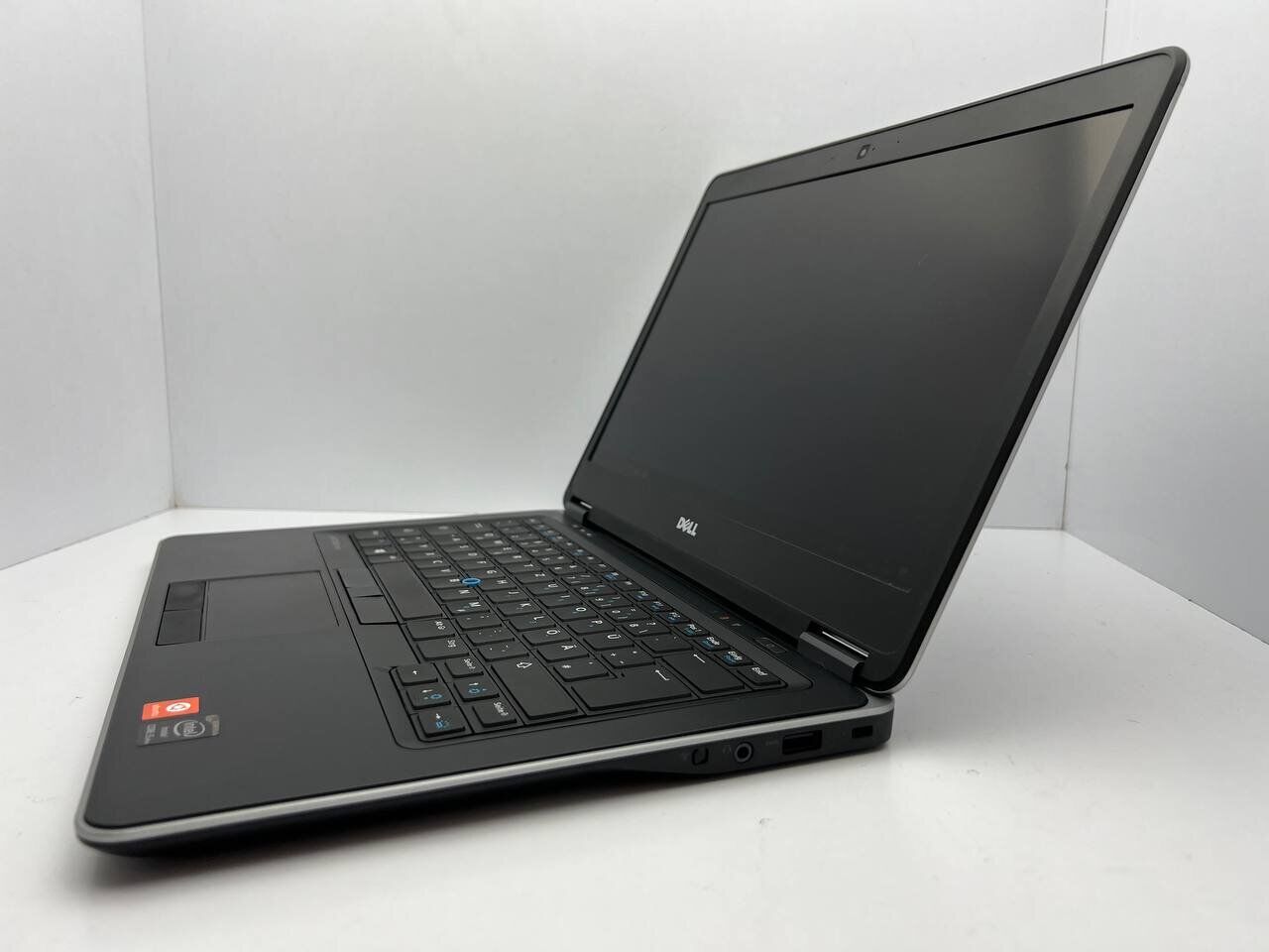 Ноутбук Dell Latitude E7440 / 14" (1366x768) TN / Intel Core i5-4300U (2 (4) ядра по 1.9 - 2.9 GHz) / 4 GB DDR3 / 120 GB SSD / Intel HD Graphics 4400 / WebCam - Зображення 4