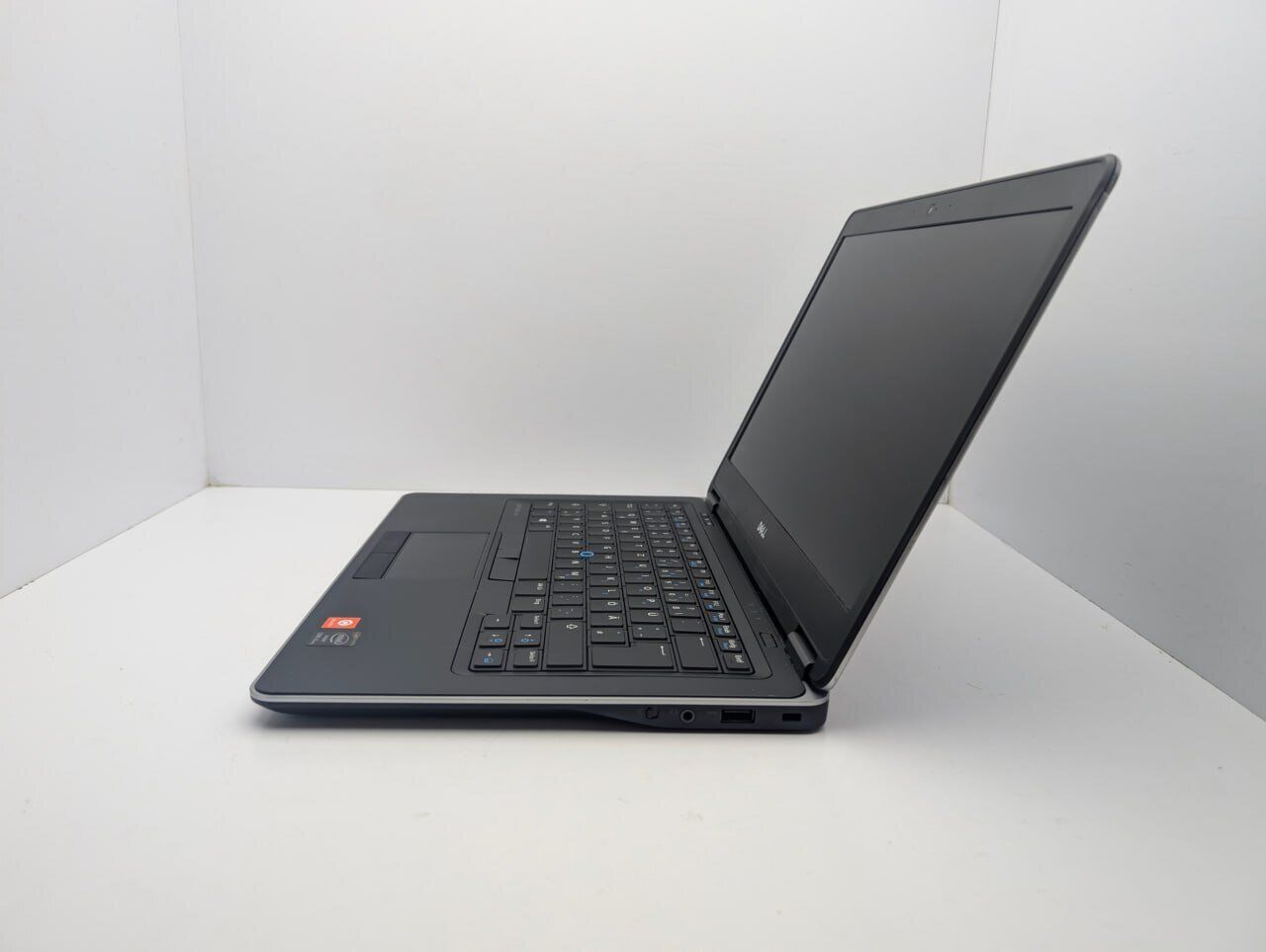 Ноутбук Dell Latitude E7440 / 14" (1366x768) TN / Intel Core i5-4300U (2 (4) ядра по 1.9 - 2.9 GHz) / 6 GB DDR3 / 120 GB SSD / Intel HD Graphics 4400 / WebCam - Зображення 6