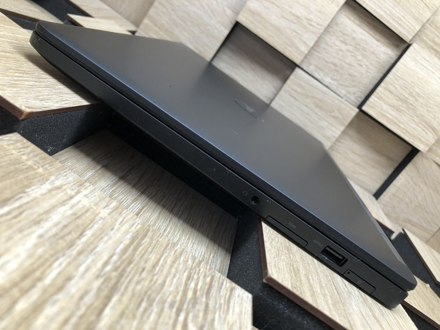 Ультрабук Dell Latitude E7470 / 14" (1920x1080) IPS / Intel Core i5-6300U (2 (4) ядра по 2.4 - 3.0 GHz) / 8 GB DDR4 / 256 GB SSD M.2 / Intel HD Graphics 520 / WebCam - Зображення 6