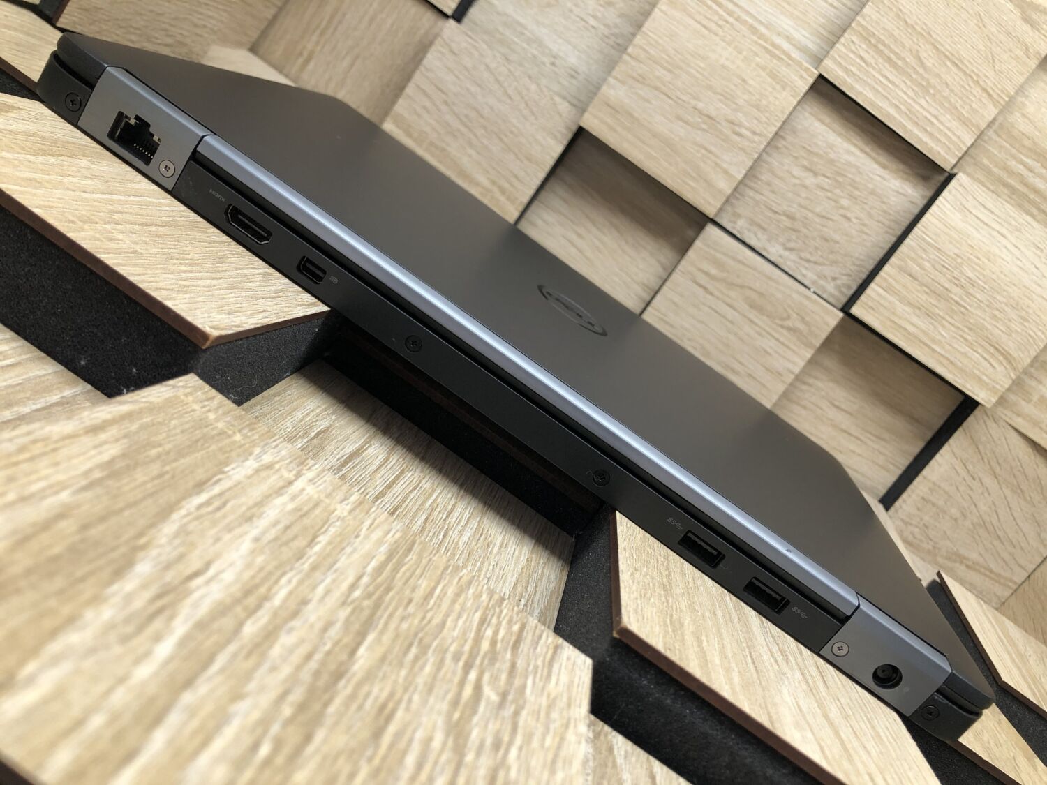 Ультрабук Dell Latitude E7470 / 14" (1920x1080) IPS / Intel Core i5-6300U (2 (4) ядра по 2.4 - 3.0 GHz) / 8 GB DDR4 / 256 GB SSD M.2 / Intel HD Graphics 520 / WebCam - Зображення 7