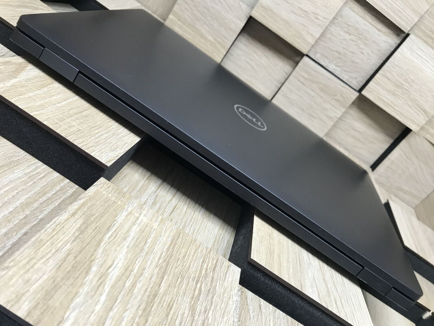 Ноутбук Dell Precision 3540 / 15.6" (1366x768) TN / Intel Core i5-8365U (4 (8) ядра по 1.6 - 4.1 GHz) / 8 GB DDR4 / 240 GB SSD M.2 / Intel UHD Graphics 620 / WebCam / Fingerprint / HDMI / Windows 10 ліцензія - Зображення 7