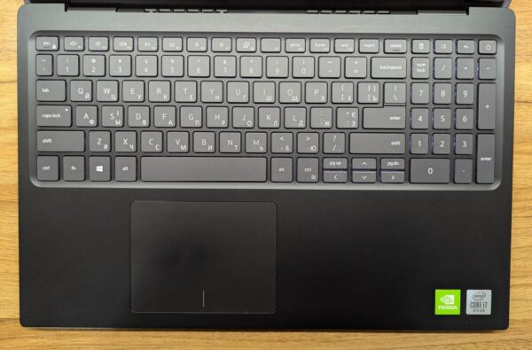 Ноутбук Dell Vostro 5590 / 15.6" (1920x1080) IPS / Intel Core i7-10510U (4 (8) ядра по 1.8 - 4.9 GHz) / 16 GB DDR4 / 512 GB SSD / nVidia GeForce MX250, 2 GB GDDR5, 64-bit / WebCam / Windows 10 - Зображення 3