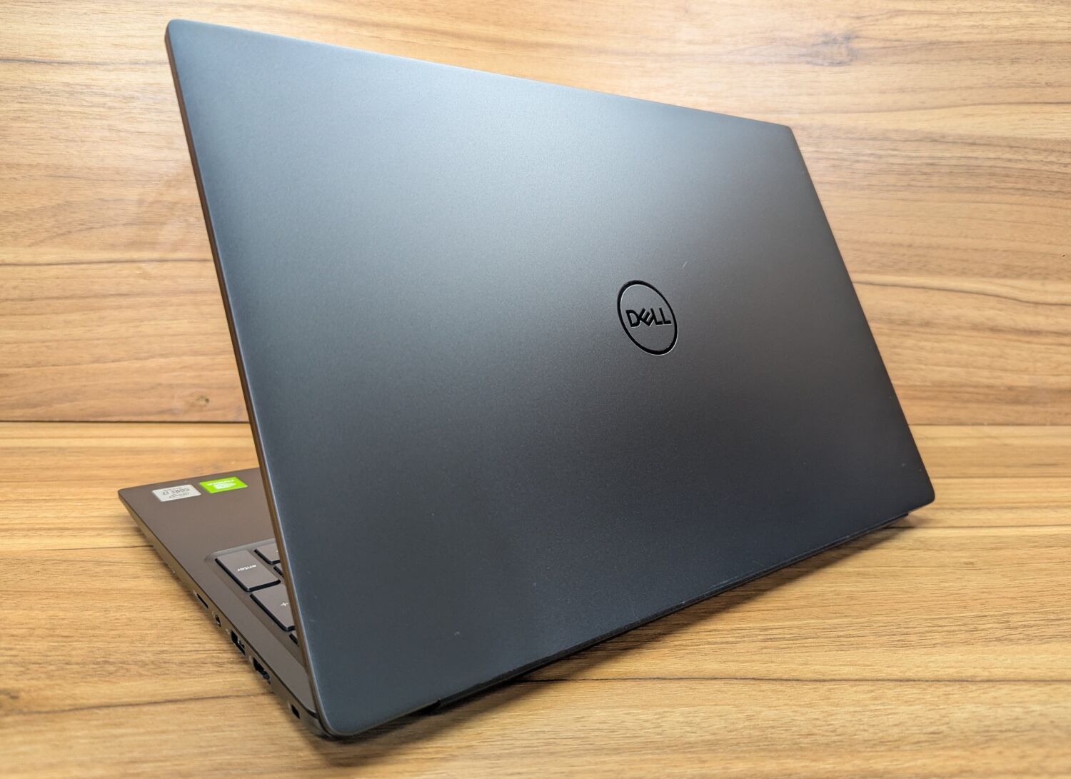 Ноутбук Dell Vostro 5590 / 15.6" (1920x1080) IPS / Intel Core i7-10510U (4 (8) ядра по 1.8 - 4.9 GHz) / 16 GB DDR4 / 512 GB SSD / nVidia GeForce MX250, 2 GB GDDR5, 64-bit / WebCam / Windows 10 - Зображення 7