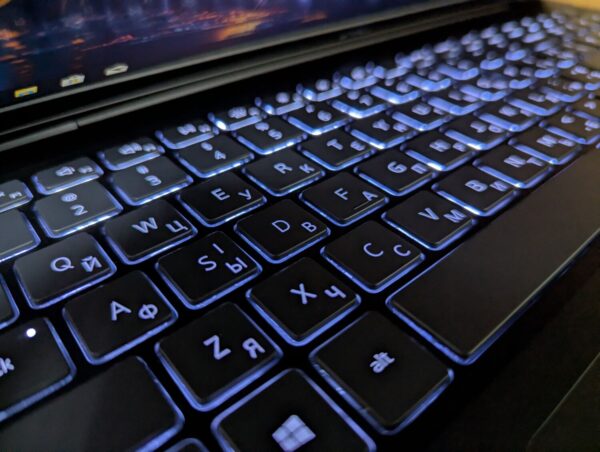 Ноутбук Dell Vostro 5590 / 15.6" (1920x1080) IPS / Intel Core i7-10510U (4 (8) ядра по 1.8 - 4.9 GHz) / 16 GB DDR4 / 512 GB SSD / nVidia GeForce MX250, 2 GB GDDR5, 64-bit / WebCam / Windows 10 - Зображення 6