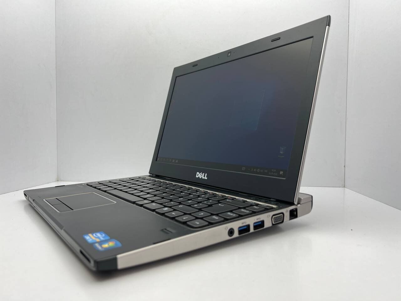 Ноутбук Dell Vostro v132 / 13.3" (1366x768) TN / Intel Core i5-2430M (2 (4) ядра по 2.4 - 3.0 GHz) / 4 GB DDR3 / 120 GB SSD / Intel HD Graphics 3000 / WebCam - Зображення 4