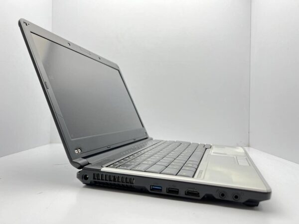 Ноутбук Fujitsu Б-клас LifeBook FGNB225 / 13.3" (1366x768) TN / Intel Core i7-2620M (2 (4) ядра по 2.7 - 3.4 GHz) / 4 GB DDR3 / 500 GB HDD / Intel HD Graphics 3000 / WebCam - Зображення 3