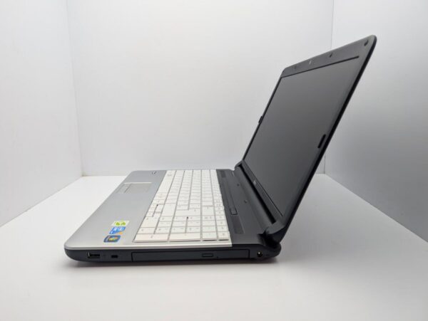 Ноутбук Fujitsu LifeBook A530 / 15.6" (1366x768) TN / Intel Core i3-350M (2 (4) ядра по 2.26 GHz) / 6 GB DDR3 / 1000 GB HDD / Intel HD Graphics / WebCam - Зображення 6