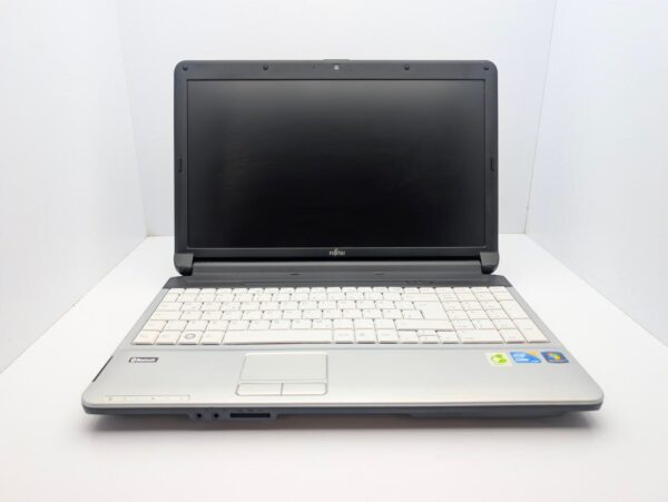 Ноутбук Fujitsu LifeBook A530 / 15.6" (1366x768) TN / Intel Core i3-350M (2 (4) ядра по 2.26 GHz) / 6 GB DDR3 / 1000 GB HDD / Intel HD Graphics / WebCam - Зображення 2