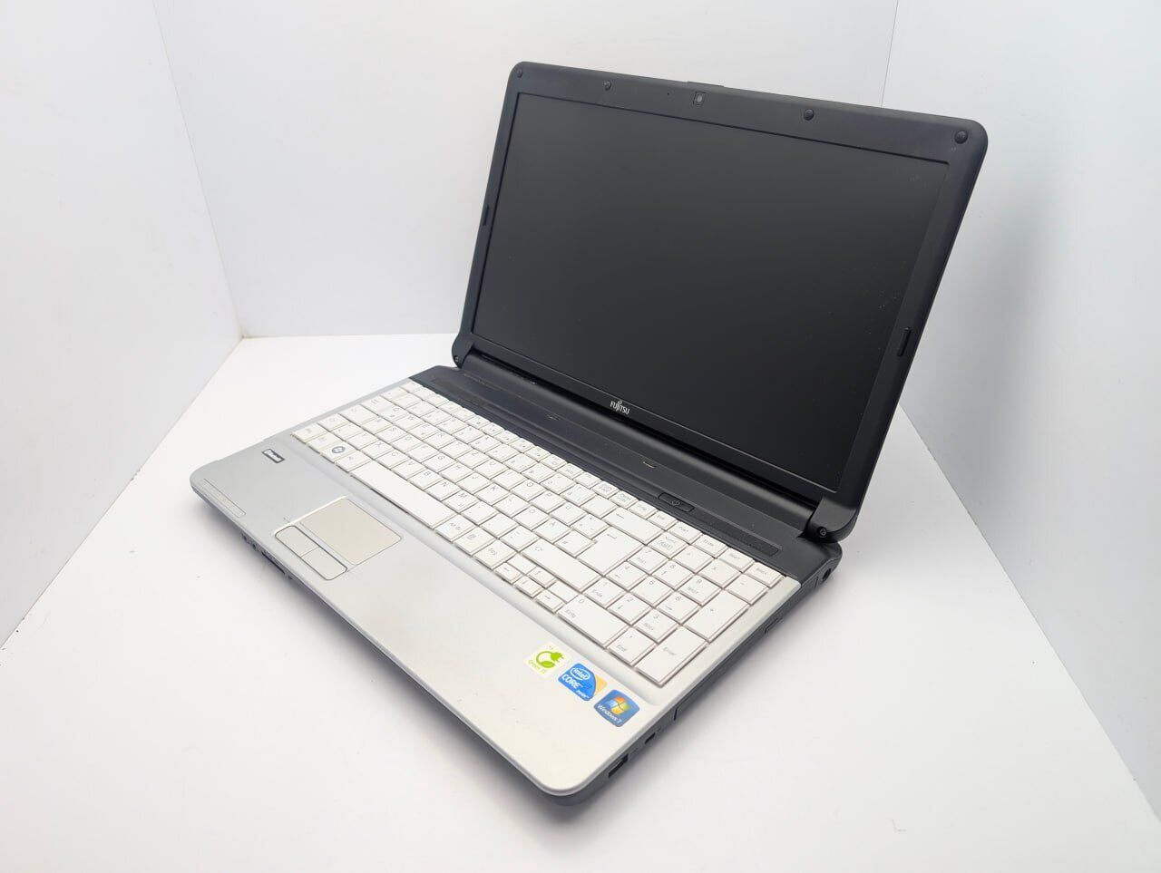 Ноутбук Fujitsu LifeBook A530 / 15.6" (1366x768) TN / Intel Core i3-350M (2 (4) ядра по 2.26 GHz) / 6 GB DDR3 / 1000 GB HDD / Intel HD Graphics / WebCam - Зображення 4