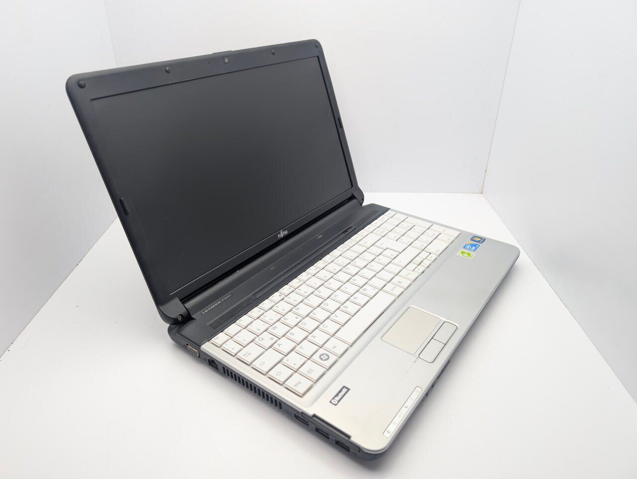 Ноутбук Fujitsu LifeBook A530 / 15.6" (1366x768) TN / Intel Core i3-350M (2 (4) ядра по 2.26 GHz) / 6 GB DDR3 / 1000 GB HDD / Intel HD Graphics / WebCam - Зображення 3