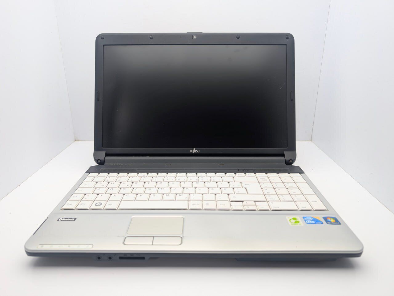 Ноутбук Fujitsu LifeBook A530 / 15.6" (1366x768) TN / Intel Core i3-350M (2 (4) ядра по 2.26 GHz) / 6 GB DDR3 / 1000 GB HDD / Intel HD Graphics / WebCam - Зображення 7