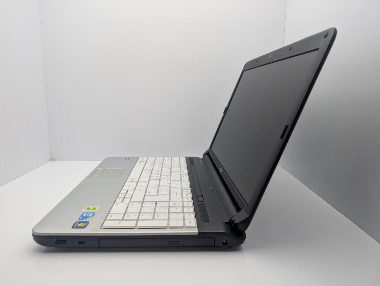 Ноутбук Fujitsu LifeBook A530 / 15.6" (1366x768) TN / Intel Core i3-350M (2 (4) ядра по 2.26 GHz) / 6 GB DDR3 / 1000 GB HDD / Intel HD Graphics / WebCam - Зображення 6