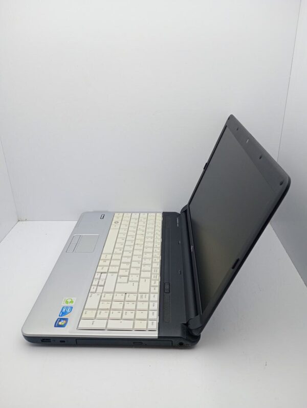 Ноутбук Fujitsu LifeBook A530 / 15.6" (1366x768) TN / Intel Core i3-350M (2 (4) ядра по 2.26 GHz) / 8 GB DDR3 / 250 GB HDD / Intel HD Graphics / WebCam - Зображення 4