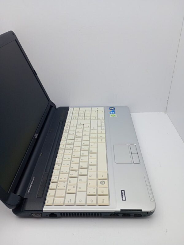 Ноутбук Fujitsu LifeBook A530 / 15.6" (1366x768) TN / Intel Core i3-350M (2 (4) ядра по 2.26 GHz) / 8 GB DDR3 / 250 GB HDD / Intel HD Graphics / WebCam - Зображення 3
