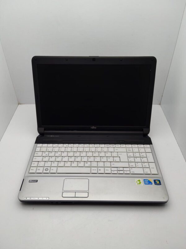 Ноутбук Fujitsu LifeBook A530 / 15.6" (1366x768) TN / Intel Core i3-380M (2 (4) ядра по 2.53 GHz) / 6 GB DDR3 / 320 GB HDD / Intel HD Graphics / WebCam - Зображення 7