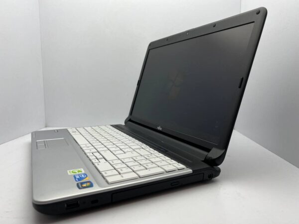 Ноутбук Fujitsu Lifebook А530 / 15" (1366x768) TN / Intel Core i3-370M (2 (4) ядра по 2.4 GHz) / 4 GB DDR3 / 500 GB HDD / Intel HD Graphics / WebCam - Зображення 4